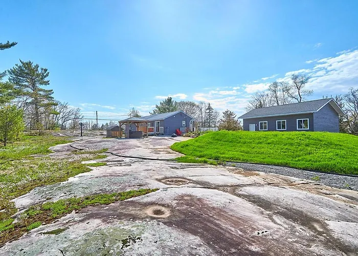 Muskoka Getaway-Trails/Hot Tub/Hike/Fish/Ski/Relax