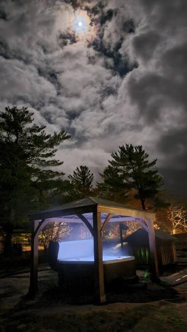 Holiday home Muskoka Getaway-trails/hot Tub/hike/fish/ski/relax