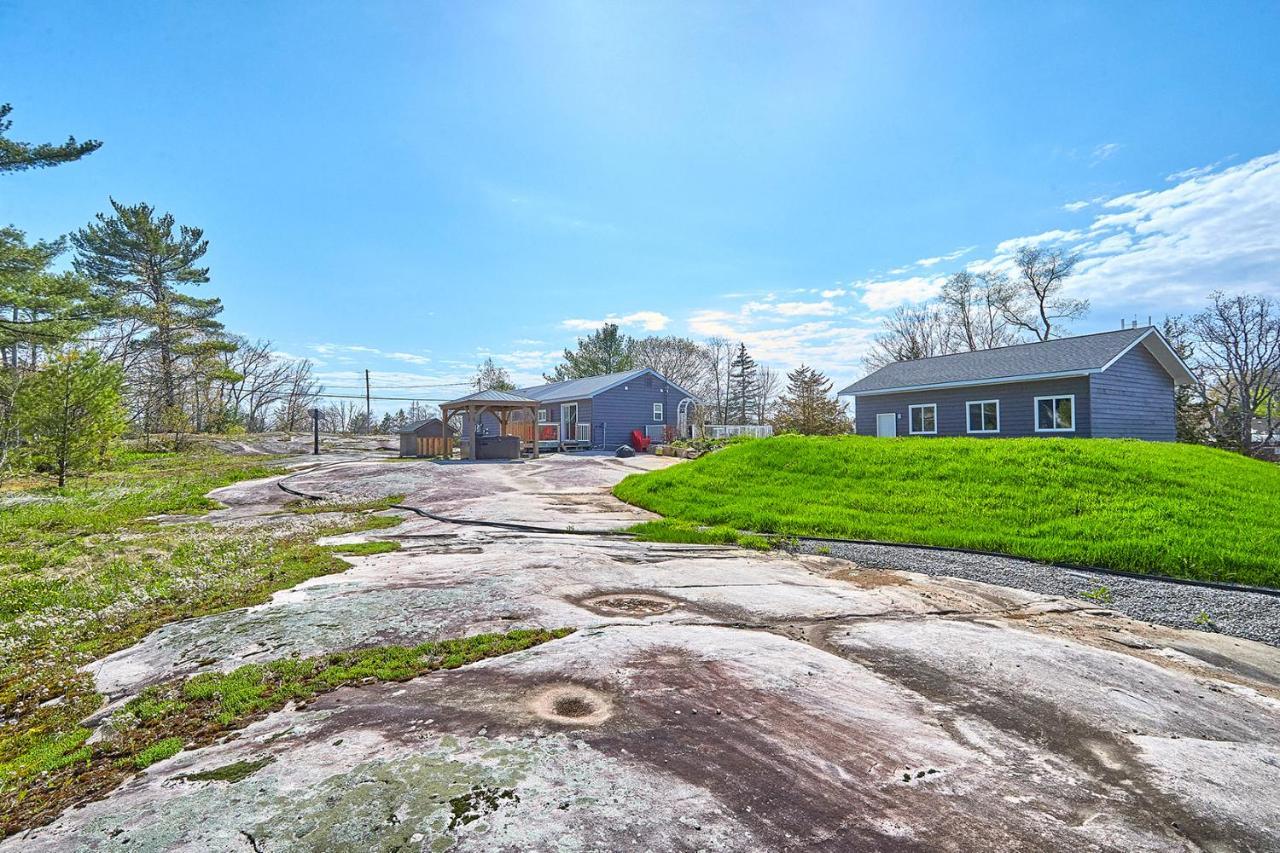 Muskoka Getaway-trails/hot Tub/hike/fish/ski/relax * Honey Harbor