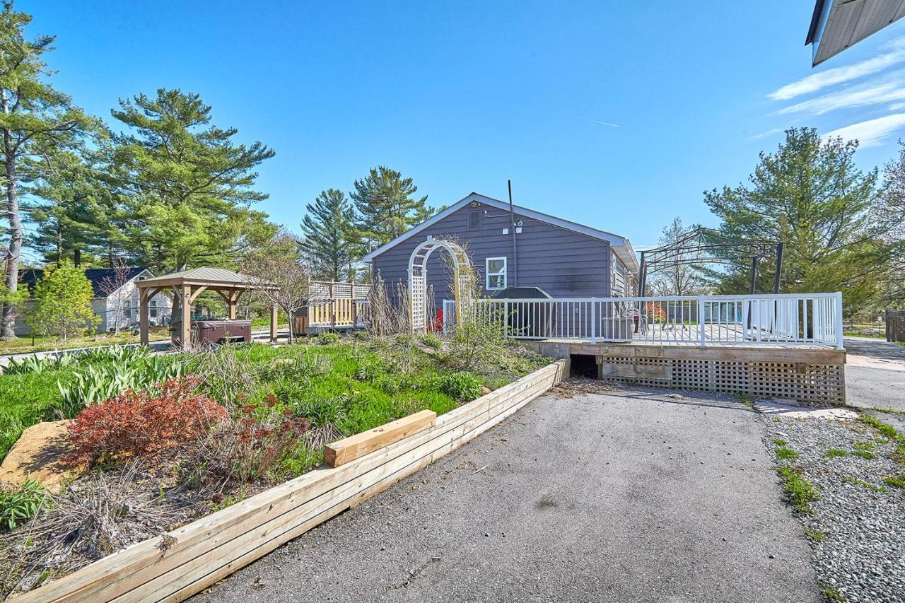 Holiday home Muskoka Getaway-trails/hot Tub/hike/fish/ski/relax Honey Harbor